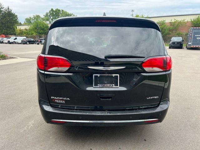 Used 2019 Chrysler Pacifica Limited FWD image 6