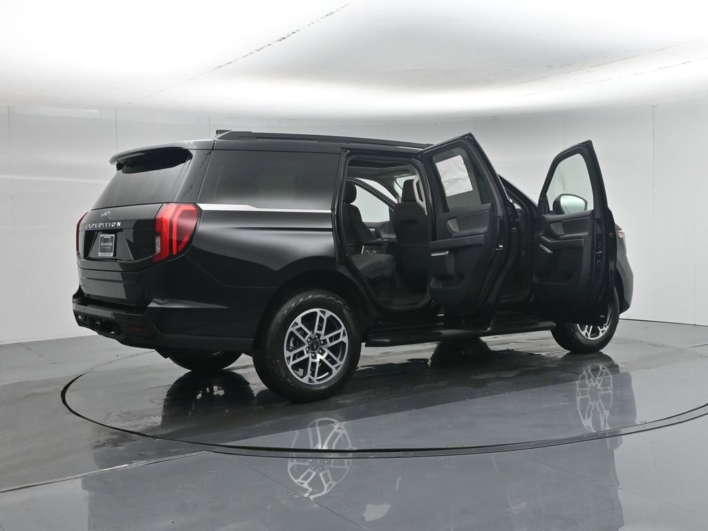 New 2026 Ford Expedition Active image 5