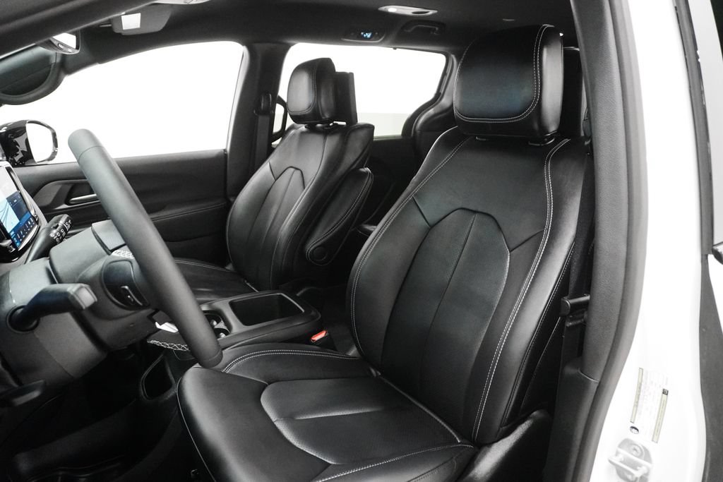 New 2026 Chrysler Pacifica Select FWD image 10