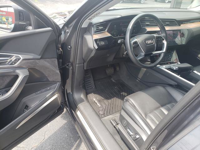 Used 2019 Audi e-tron Prestige w/ Prestige Package AWD/4WD image 9