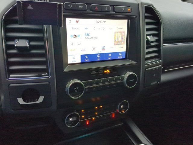 Used 2021 Ford Expedition XLT image 11