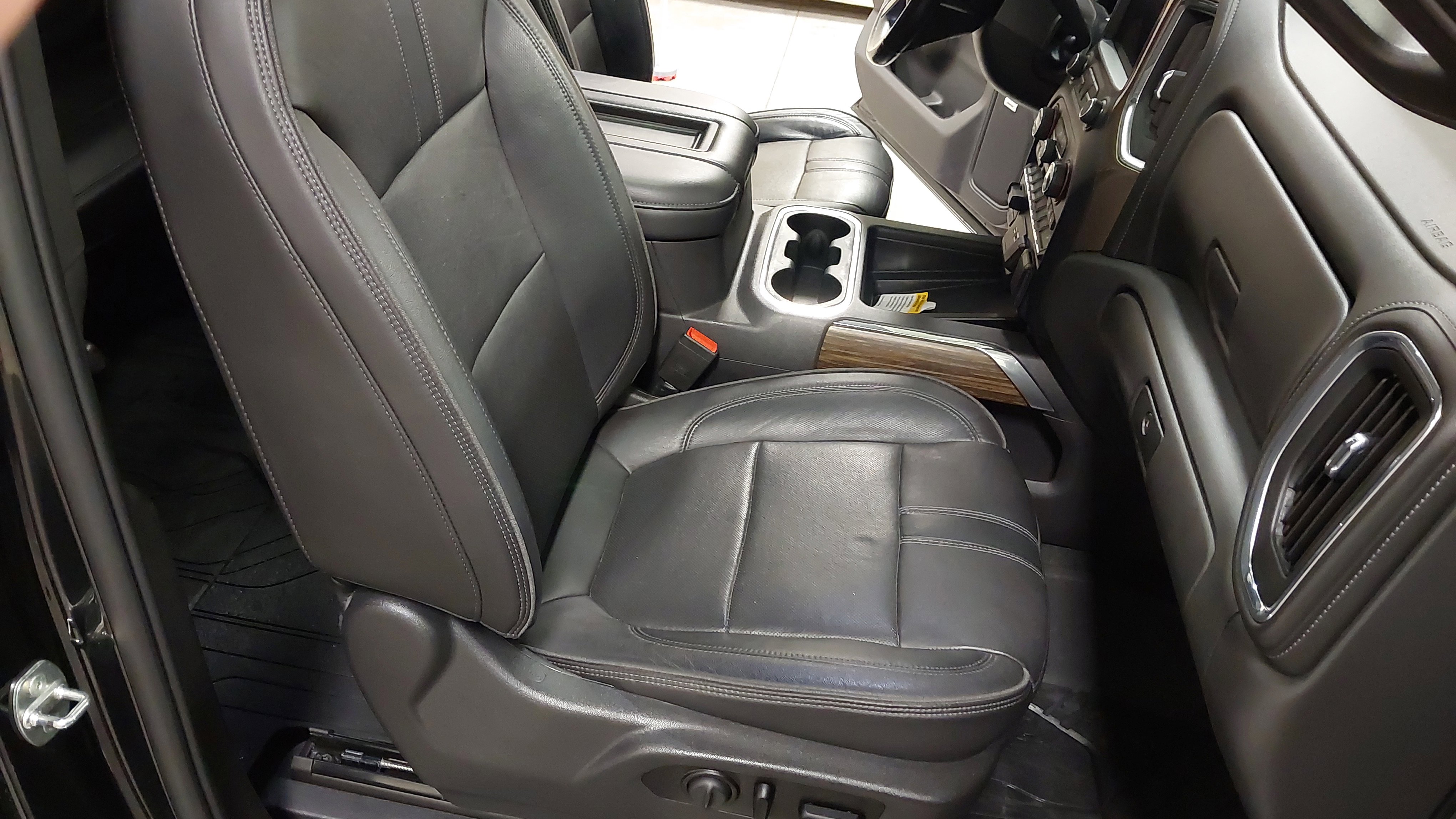Used 2021 Chevrolet Silverado 1500 High Country w/ Technology Package AWD/4WD image 26