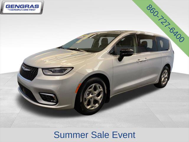 Certified 2024 Chrysler Pacifica Limited FWD image 4