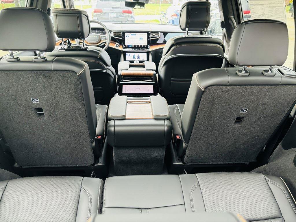 New 2024 Jeep Grand Wagoneer Series III AWD/4WD image 33