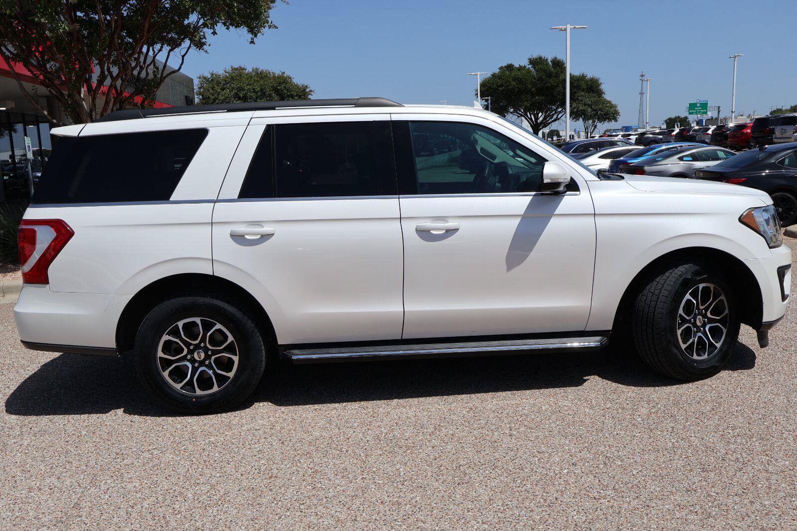 Used 2019 Ford Expedition XLT w/ Equipment Group 202A RWD image 2