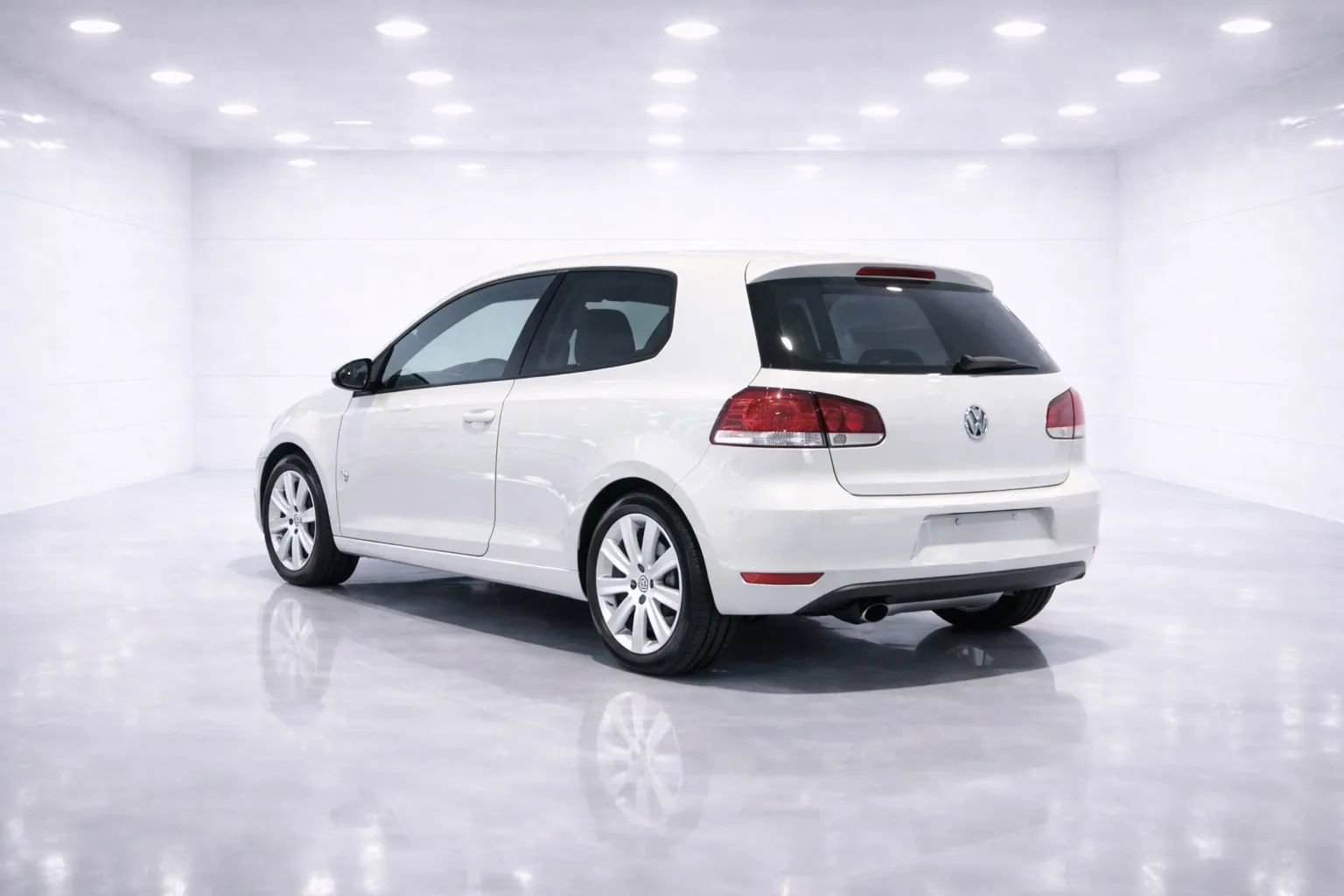 Used 2012 Volkswagen Golf 2-Door image 3