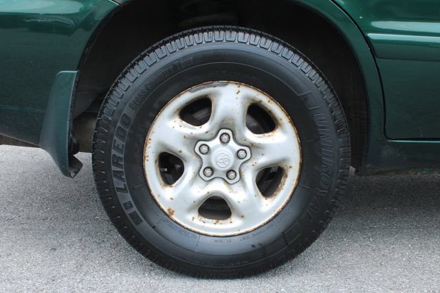Used 2001 Toyota Highlander 2WD w/ Quick-Order Pkg image 30