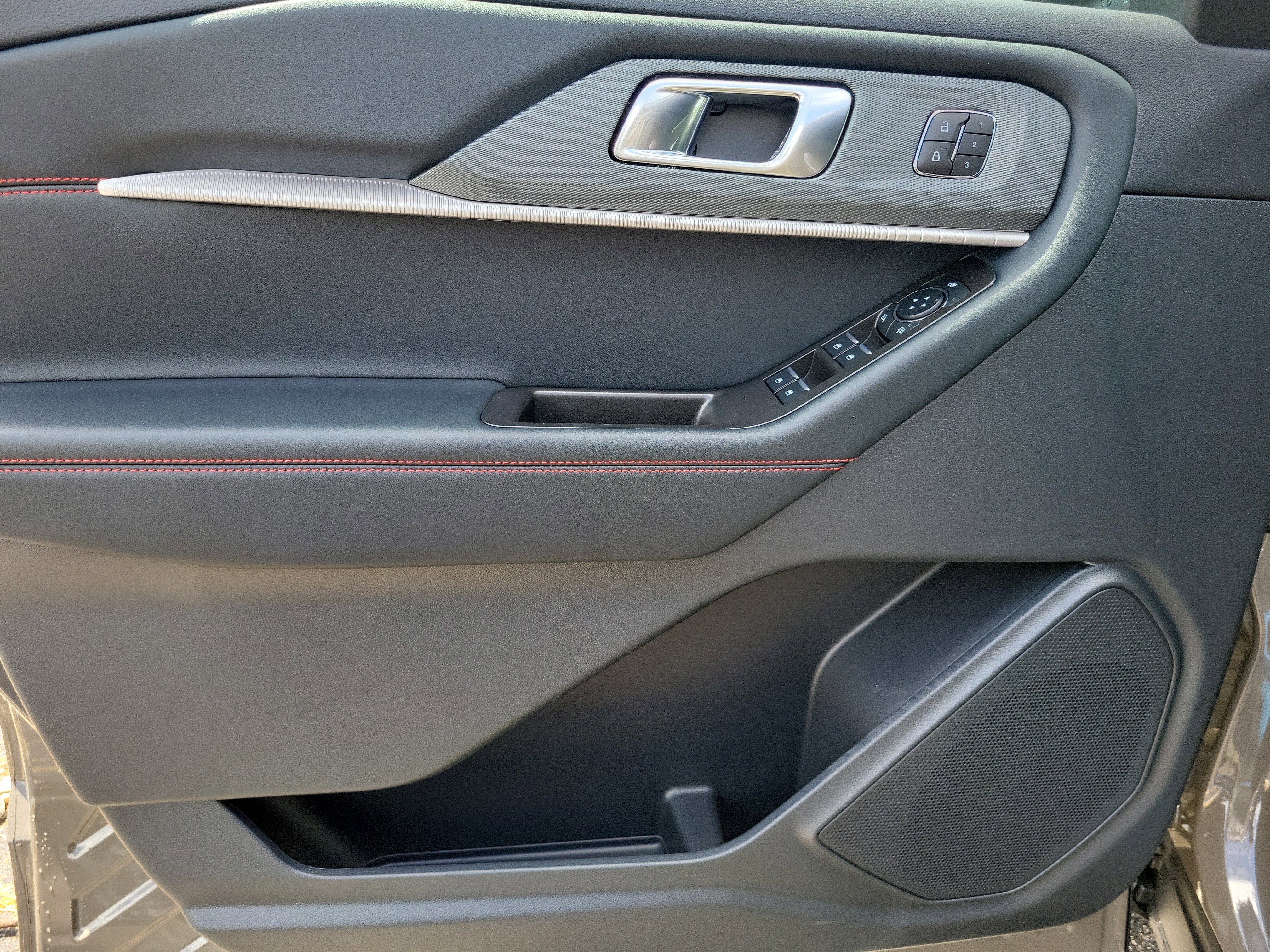 New 2026 Ford Explorer ST-Line w/ ST-Line Street Pack RWD image 13
