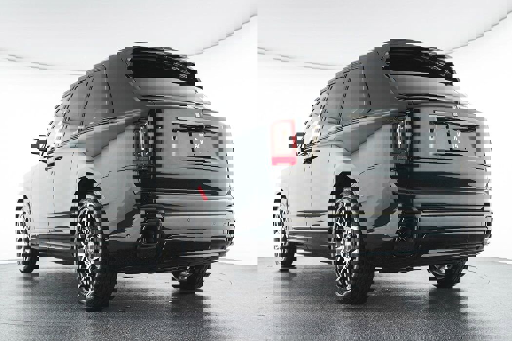 New 2025 Rolls-Royce Cullinan Black Badge image 24