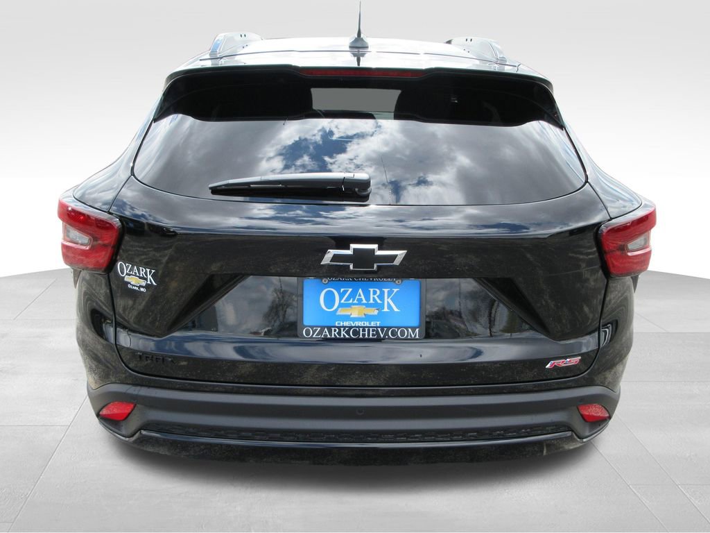 New 2026 Chevrolet Trax RS w/ Sunroof Package FWD image 4