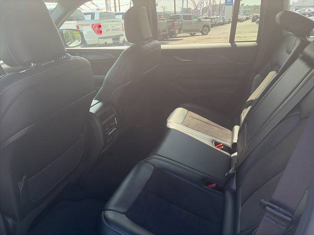 Used 2023 Jeep Grand Cherokee Altitude AWD/4WD image 14