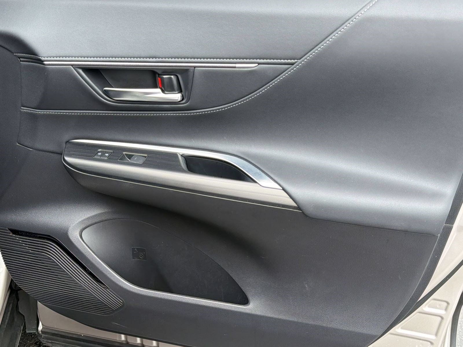 Certified 2022 Toyota Venza XLE AWD/4WD image 34