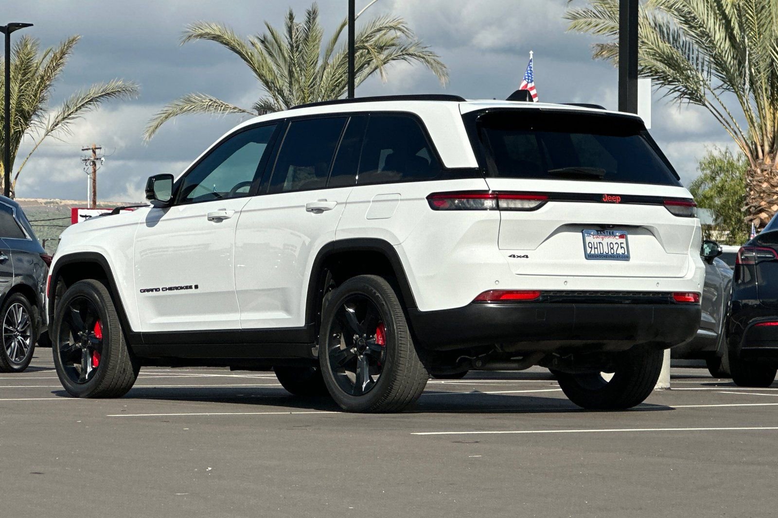 Used 2023 Jeep Grand Cherokee Altitude AWD/4WD image 6
