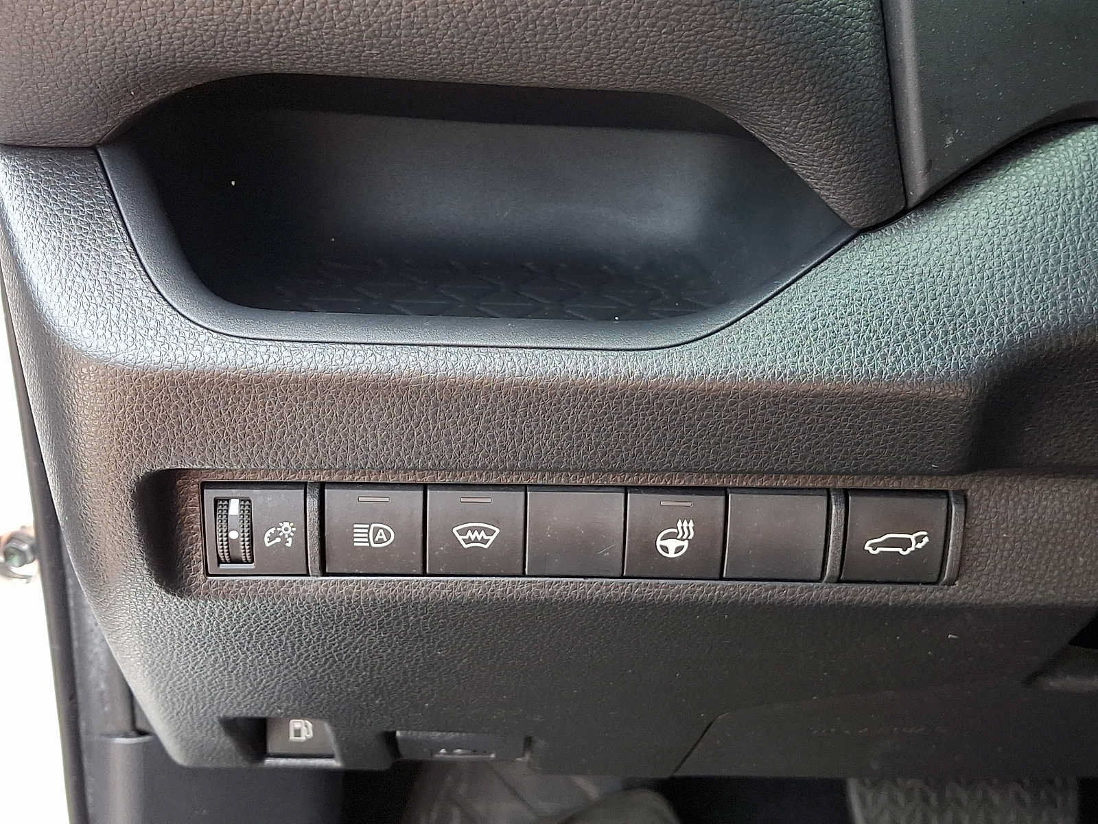 Used 2023 Toyota RAV4 SE w/ Weather & Moonroof Package AWD/4WD image 28