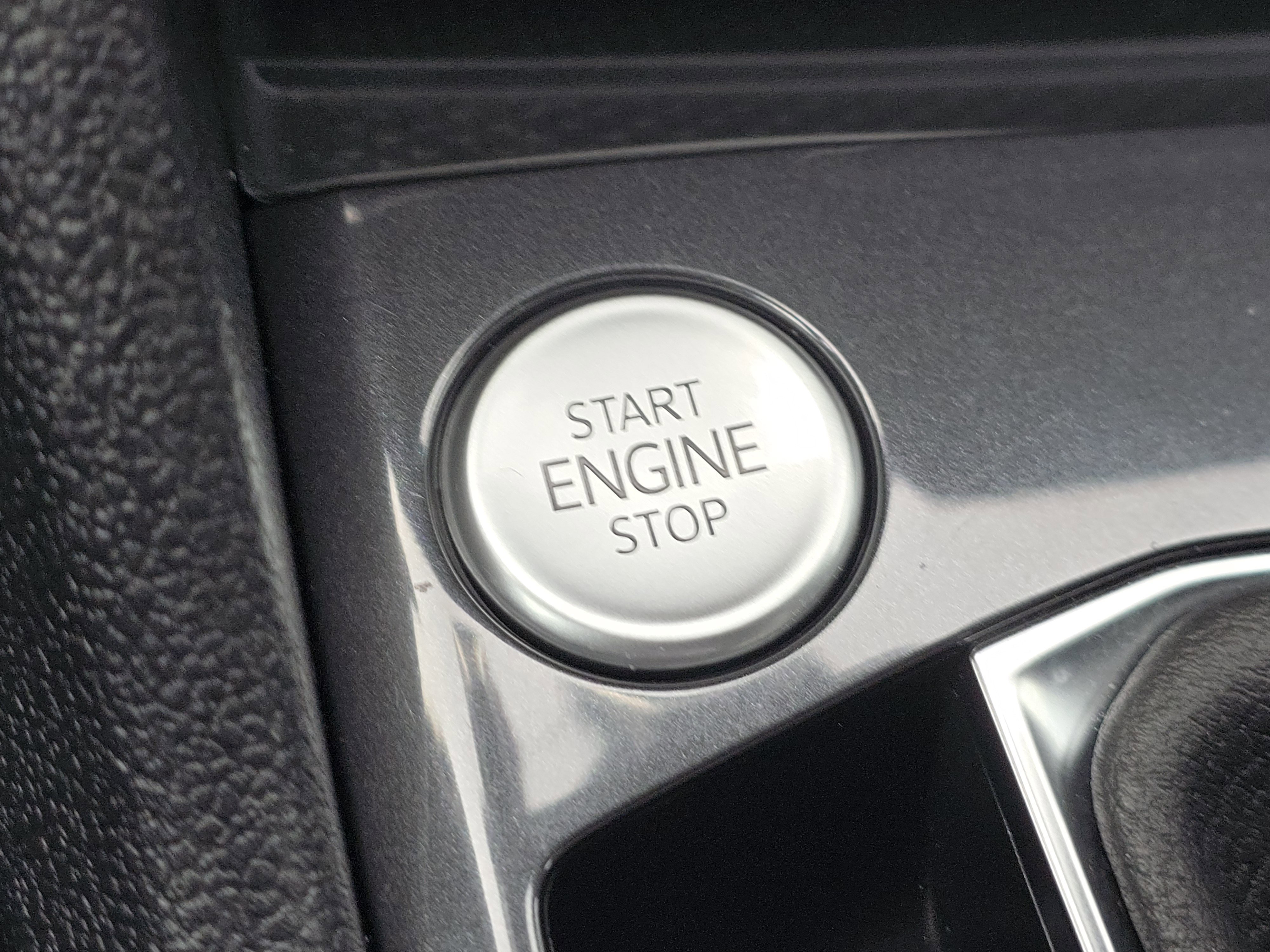 Certified 2024 Volkswagen Tiguan SEL R-Line image 26