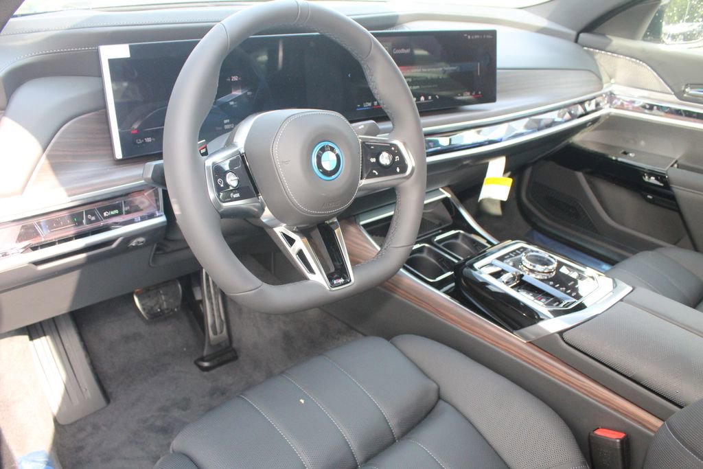 New 2026 BMW i7 xDrive60 w/ Premium Package AWD/4WD image 13