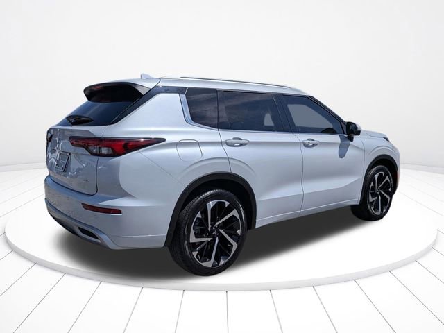 Used 2023 Mitsubishi Outlander SEL FWD image 3
