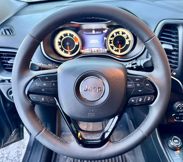 Used 2023 Jeep Cherokee Altitude Lux w/ Mopar Interior Package image 11