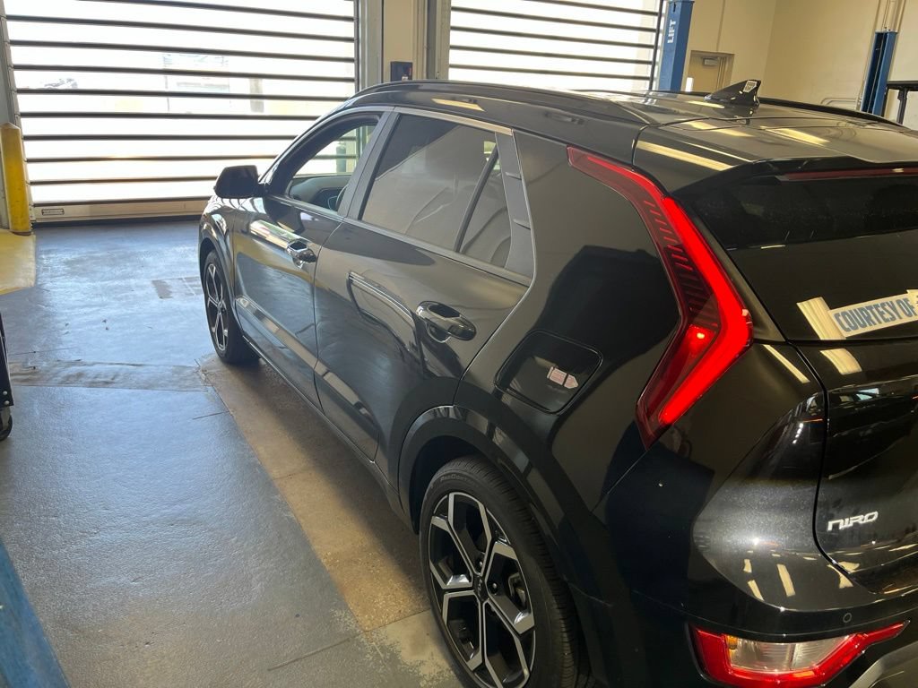 Used 2025 Kia Niro EX Touring FWD image 8