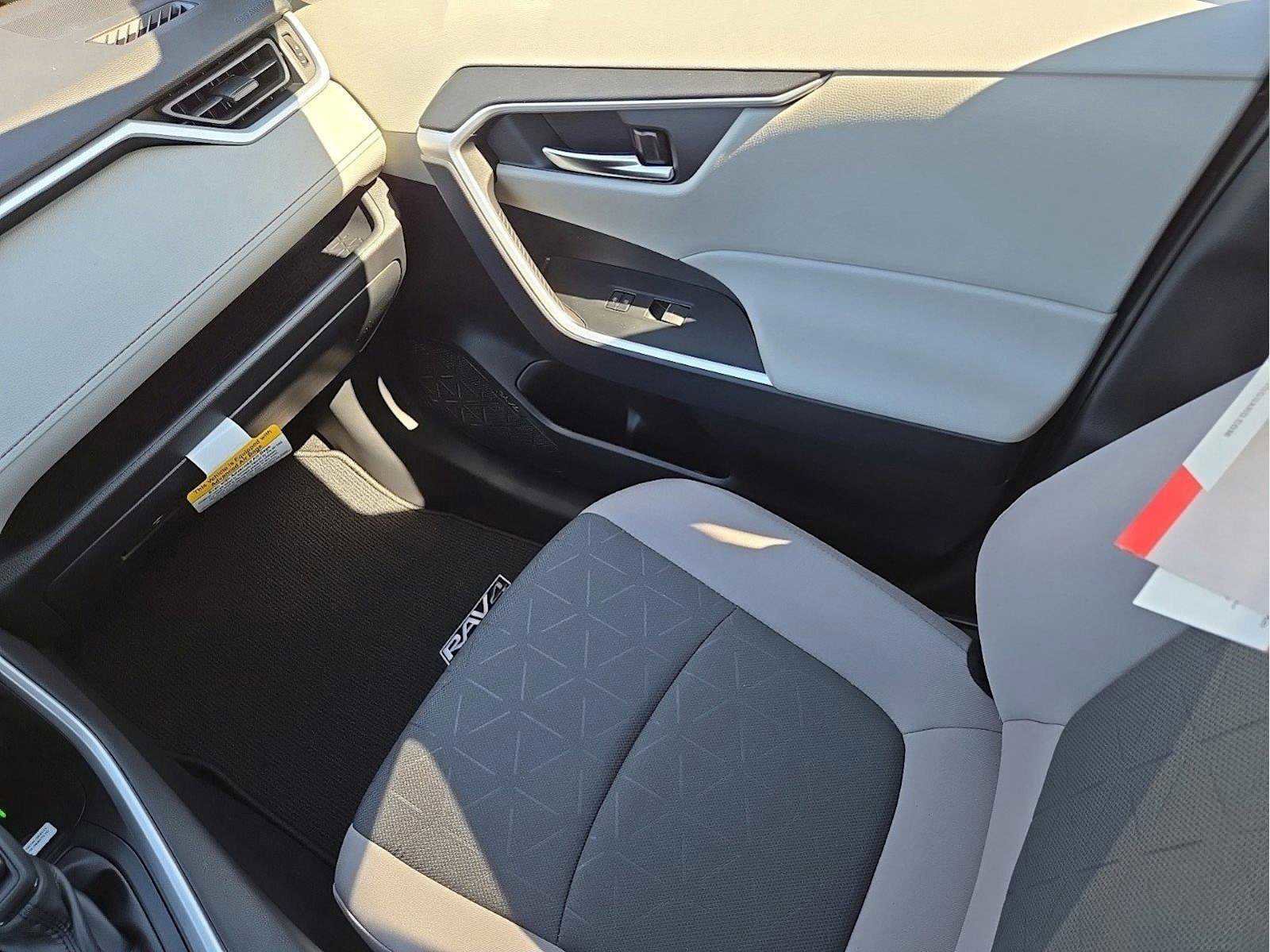 Used 2025 Toyota RAV4 XLE image 11