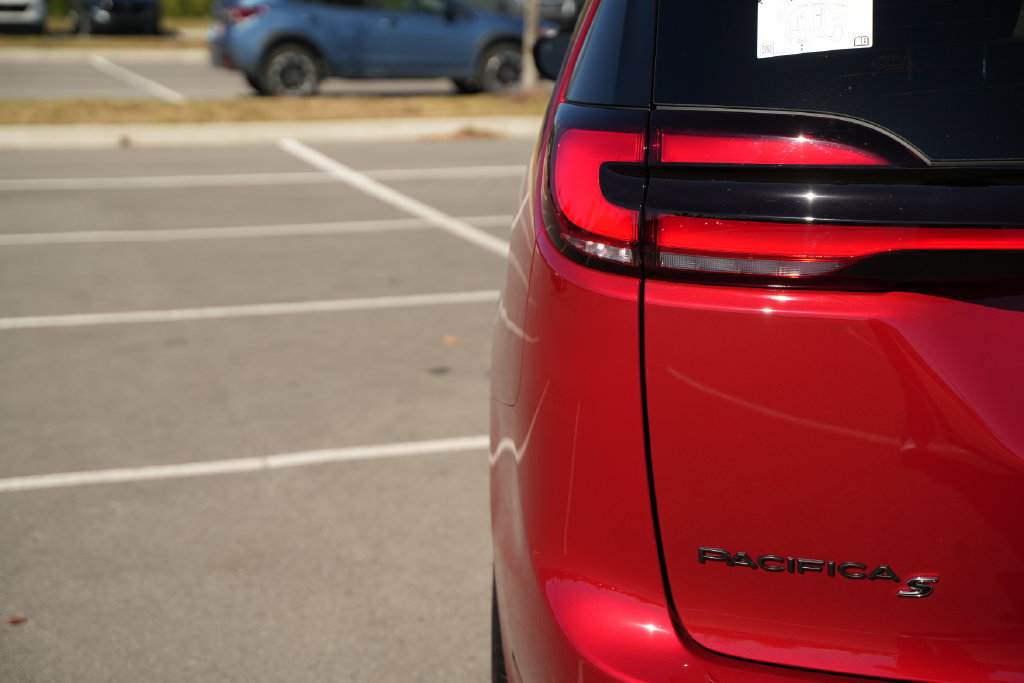 New 2027 Chrysler Pacifica Limited FWD image 44