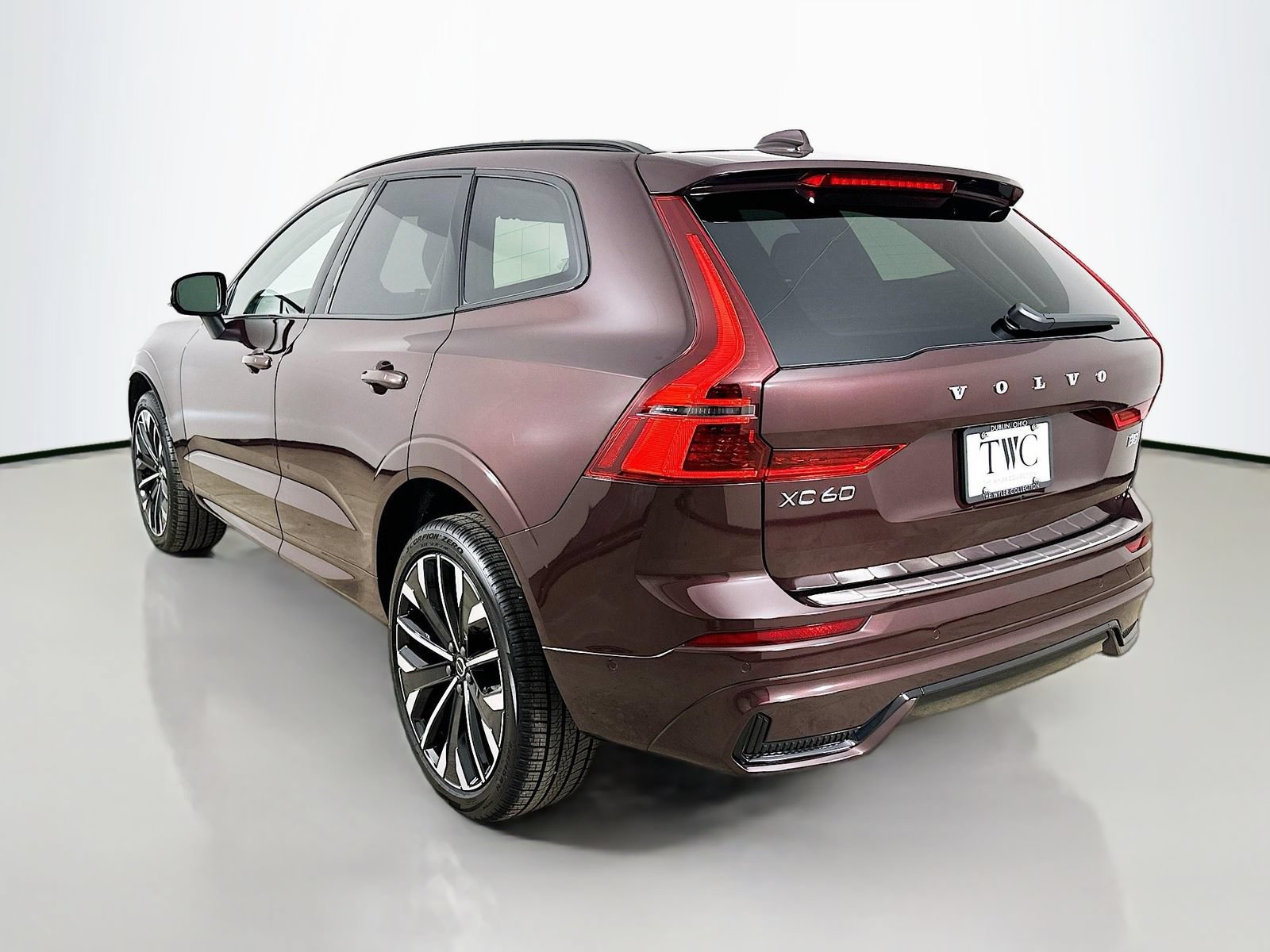 New 2026 Volvo XC60 B5 Ultra w/ Protection Package Premier AWD/4WD image 7