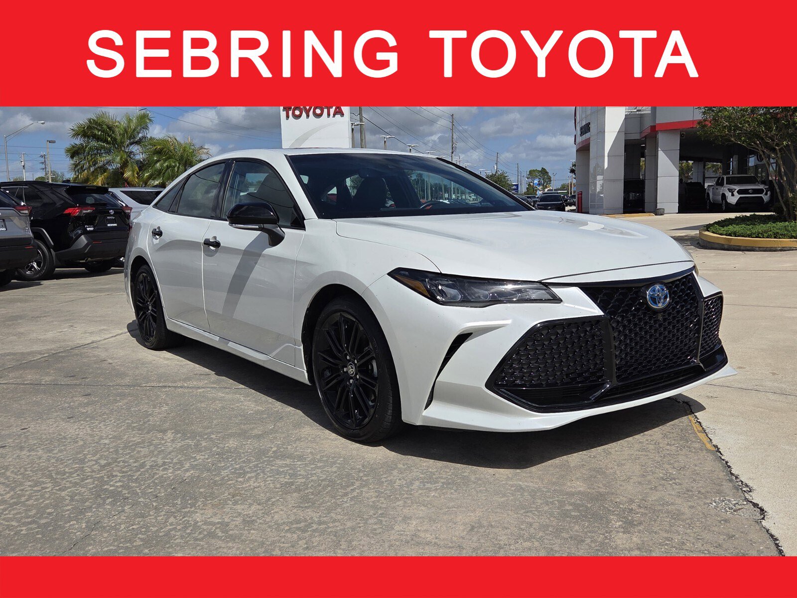 Certified 2022 Toyota Avalon XSE image 1