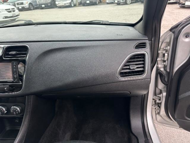 Used 2012 Chrysler 200 Limited image 36