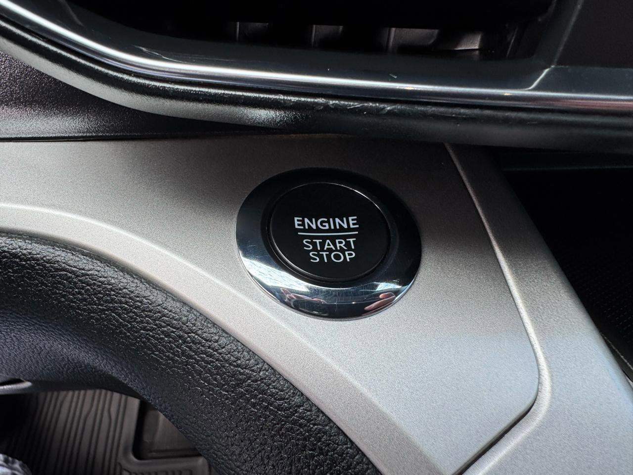 Used 2022 Ford Explorer XLT w/ Equipment Group 202A image 26