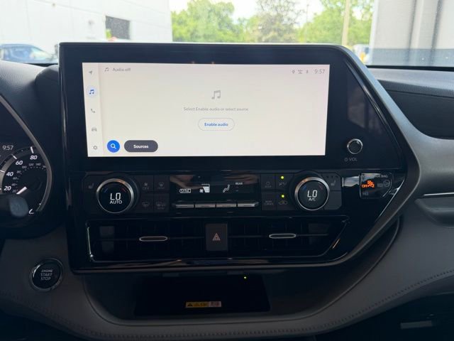 Used 2023 Toyota Highlander XLE FWD image 18