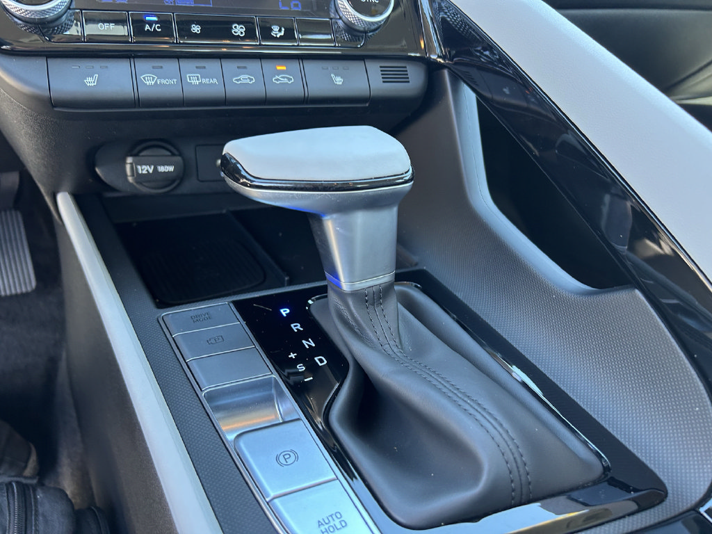 Certified 2025 Hyundai Elantra Limited FWD image 29