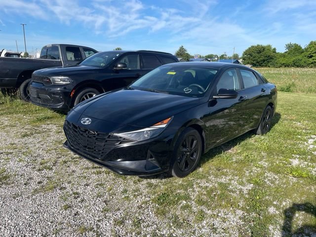 Used 2023 Hyundai Elantra SEL FWD image 2