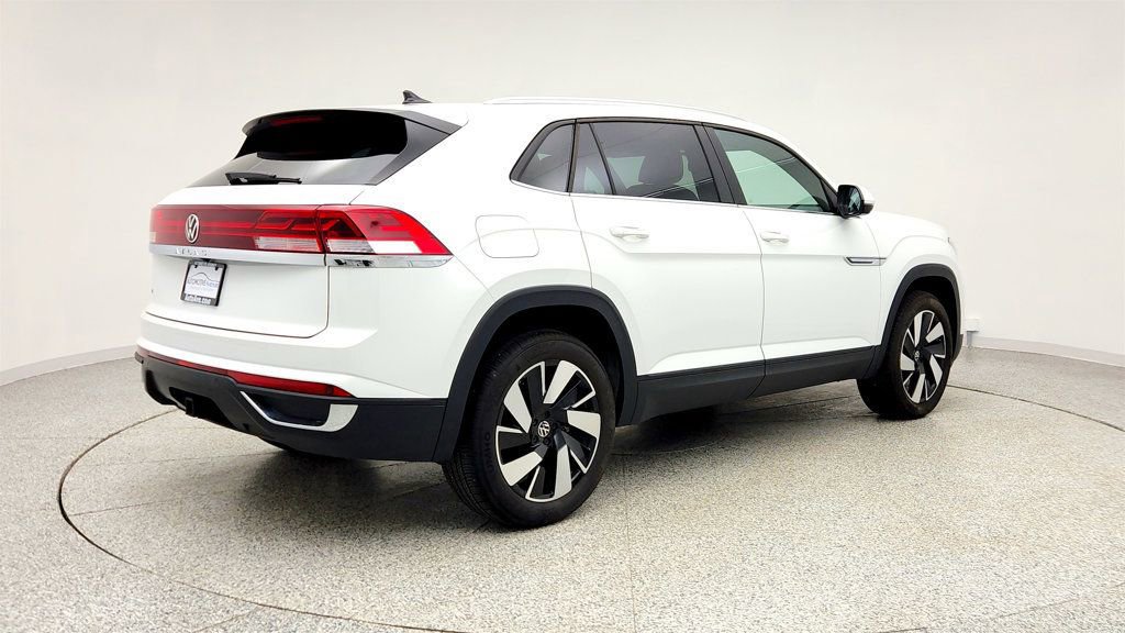 Used 2024 Volkswagen Atlas Cross Sport SE w/ Panoramic Sunroof Package image 5