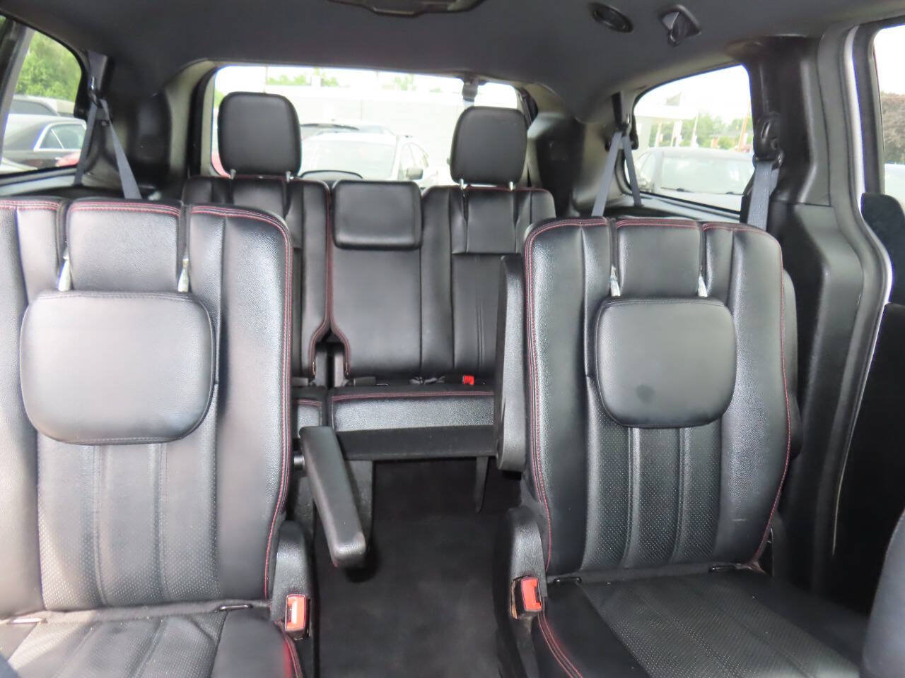 Used 2016 Dodge Grand Caravan R/T FWD image 37
