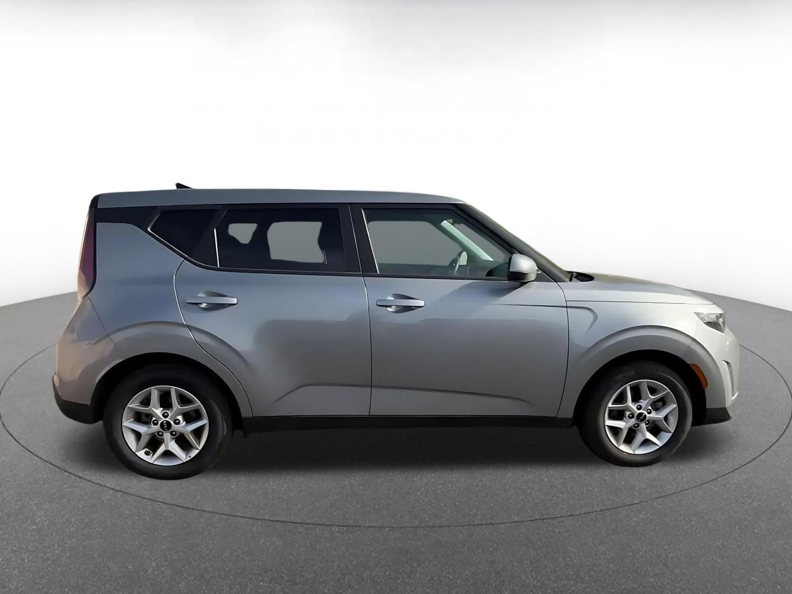Used 2025 Kia Soul LX w/ LX Technology Package FWD image 16