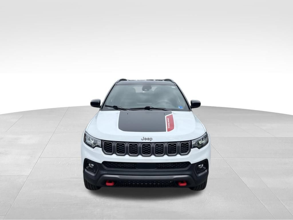 Used 2025 Jeep Compass Trailhawk AWD/4WD image 39