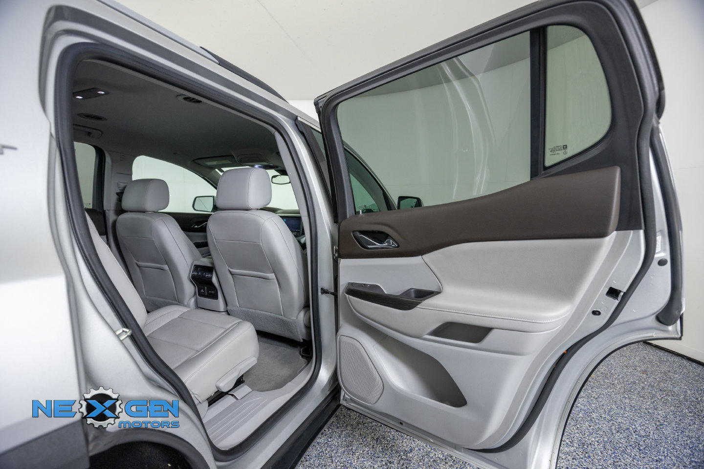 Used 2020 GMC Acadia SLT w/ LPO, Cargo Package AWD/4WD image 39
