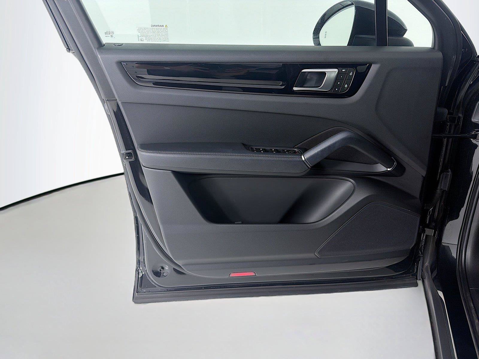 Certified 2023 Porsche Cayenne Coupe AWD/4WD image 6