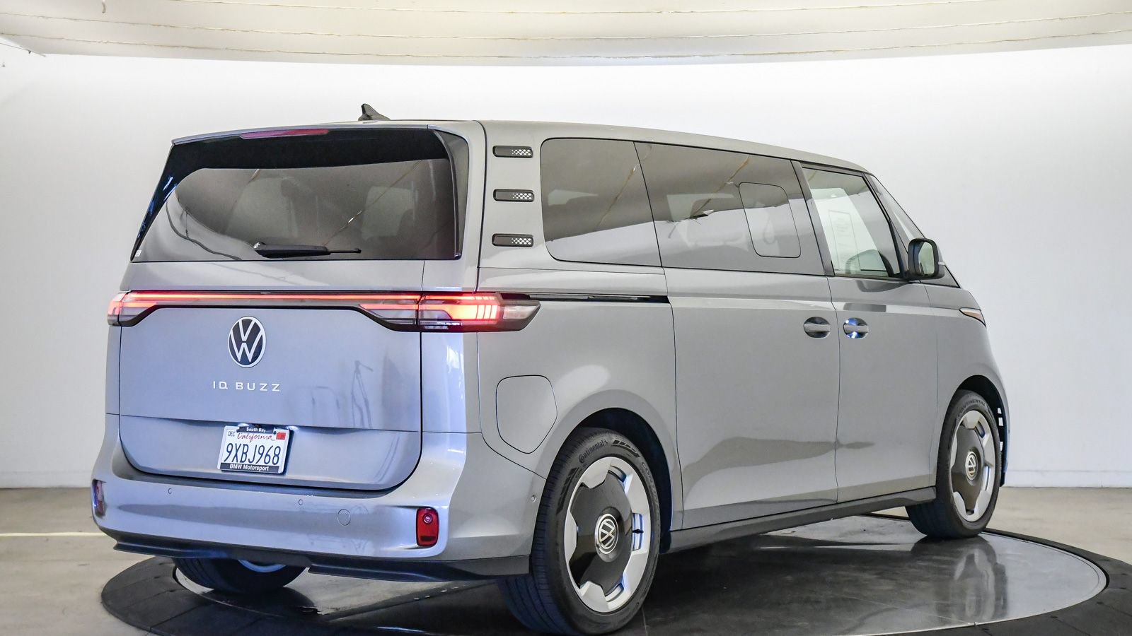 Used 2025 Volkswagen ID. Buzz Pro S RWD image 5