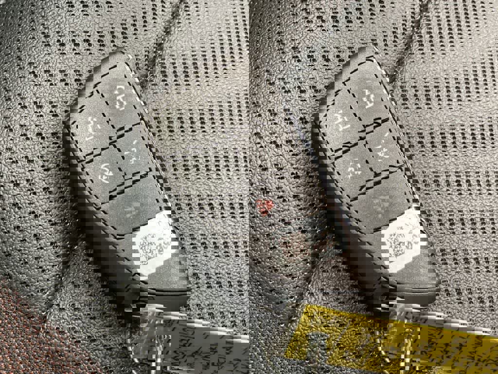 Used 2024 Chevrolet Equinox EV RS image 28