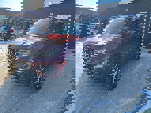 Certified 2025 Jeep Grand Cherokee Limited image 3