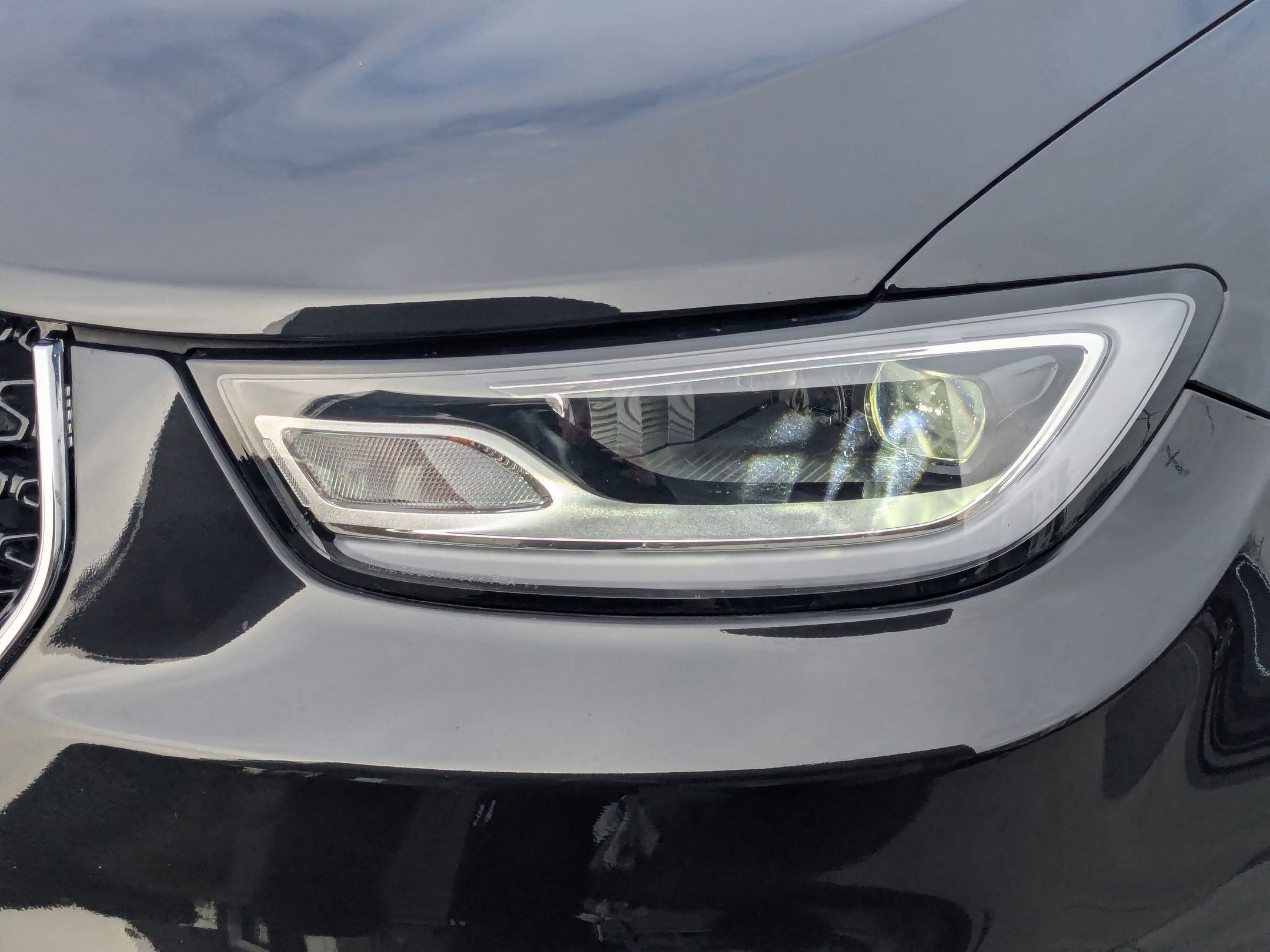 Used 2023 Chrysler Pacifica Limited w/ Uconnect Theater Family Group image 12