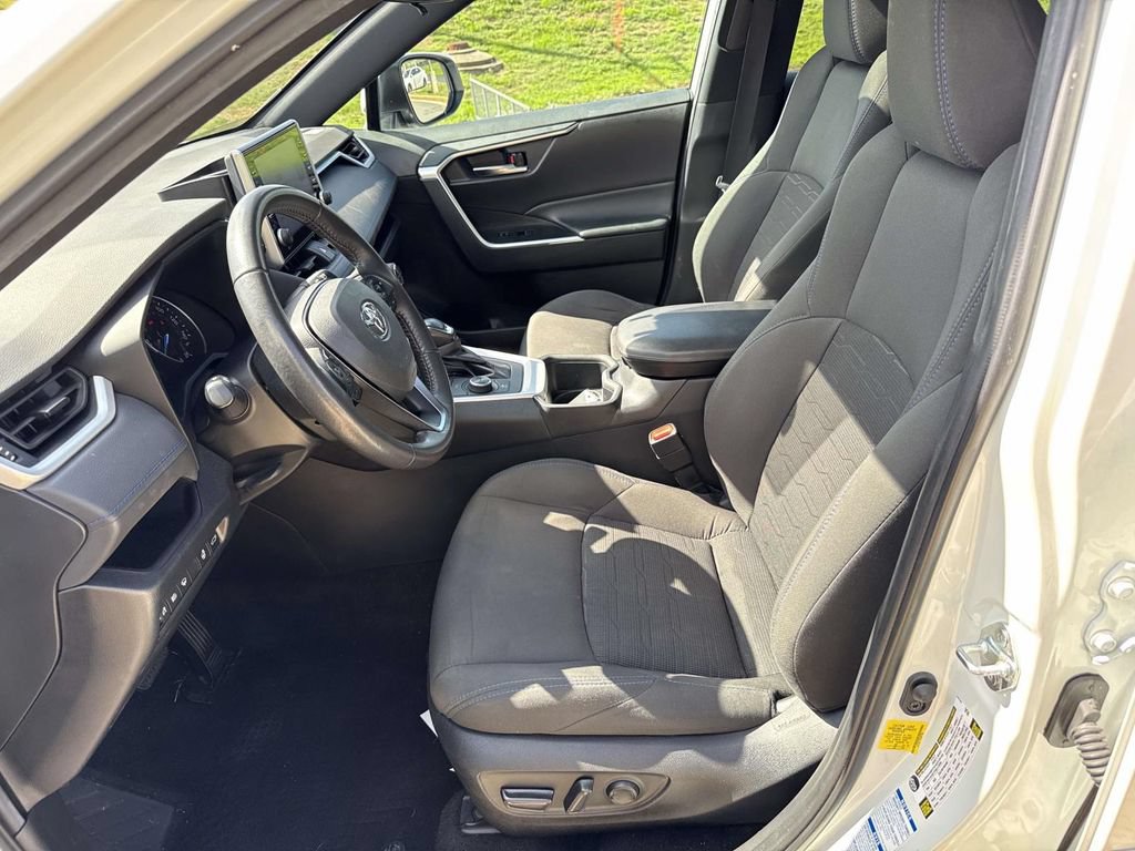 Used 2022 Toyota RAV4 SE w/ Convenience Package AWD/4WD image 6