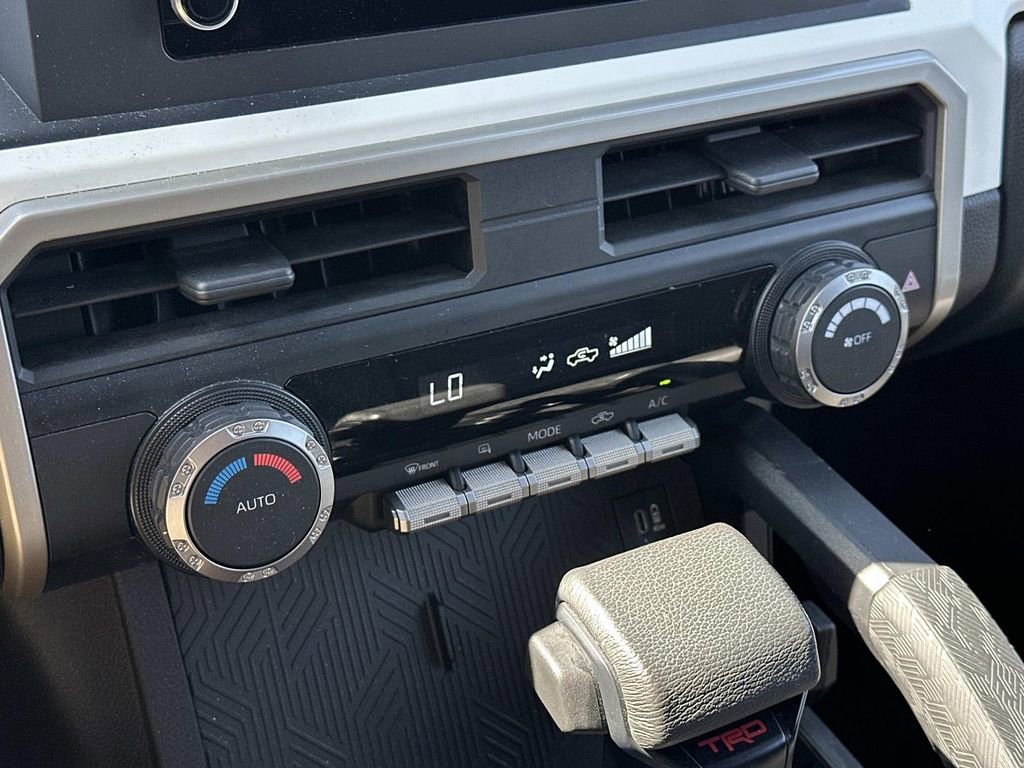 Used 2024 Toyota Tacoma TRD Off-Road AWD/4WD image 31