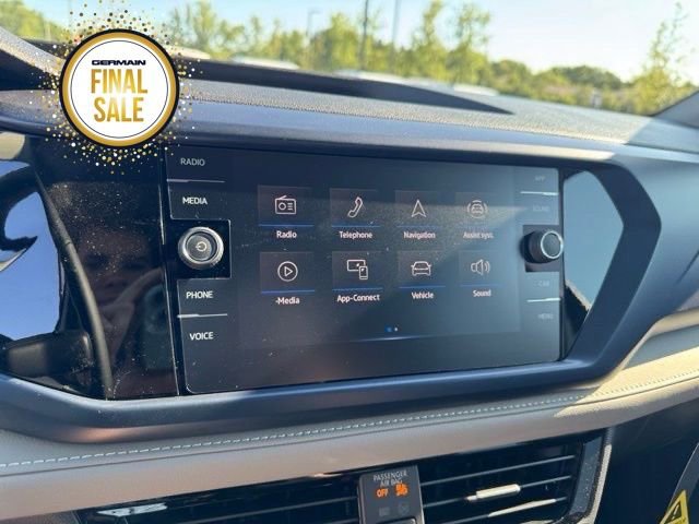 New 2024 Volkswagen Taos SE image 29