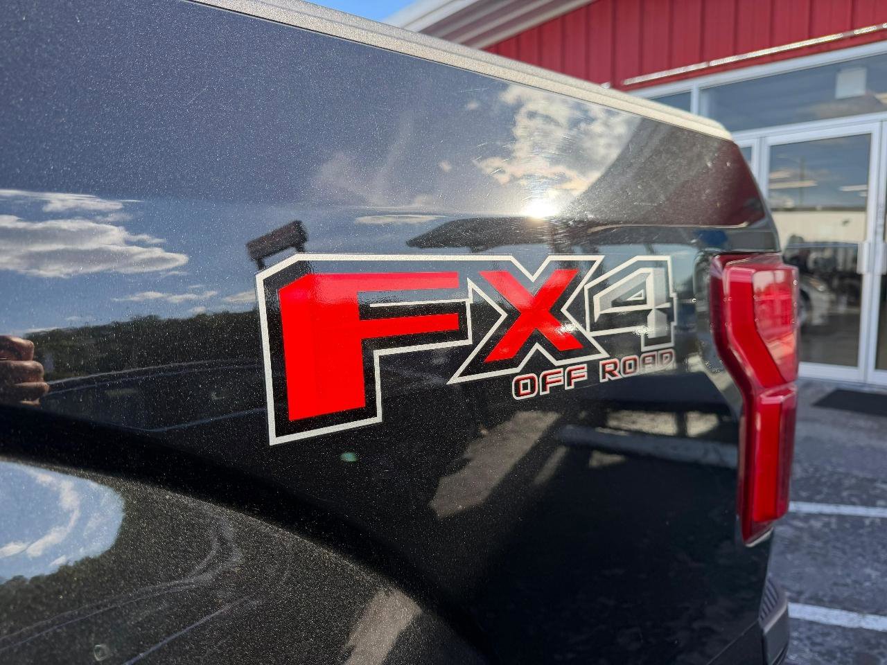 Used 2018 Ford F150 Platinum w/ Equipment Group 701A Luxury AWD/4WD image 9