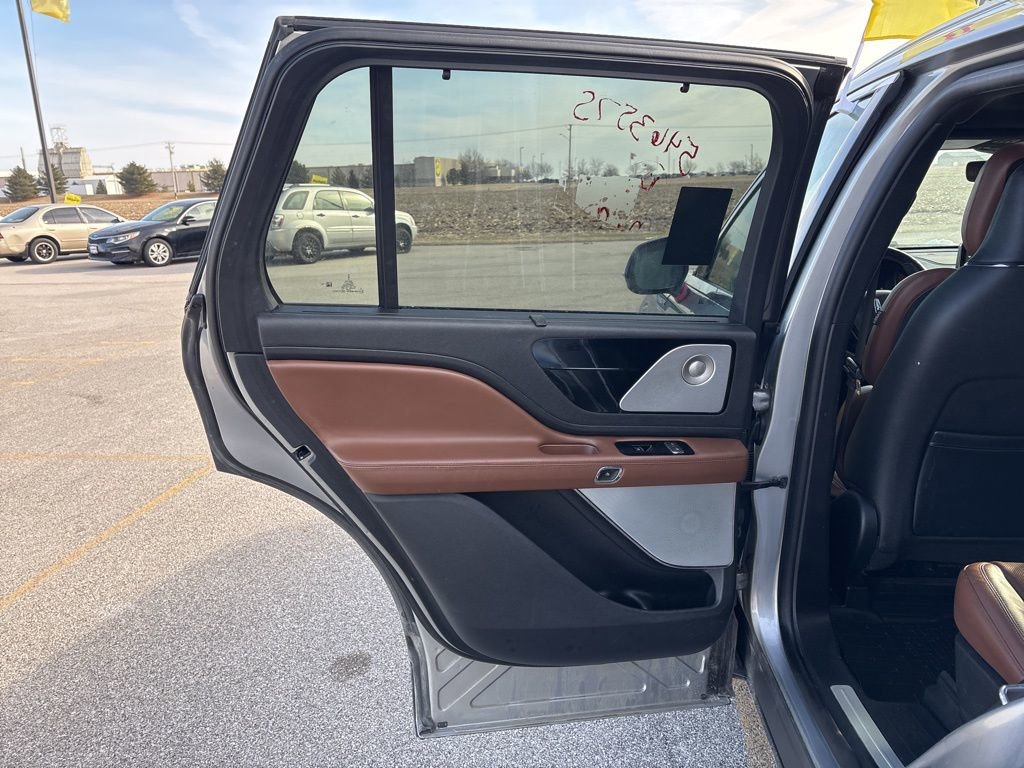 Used 2021 Lincoln Aviator Reserve w/ Equipment Group 202A image 14