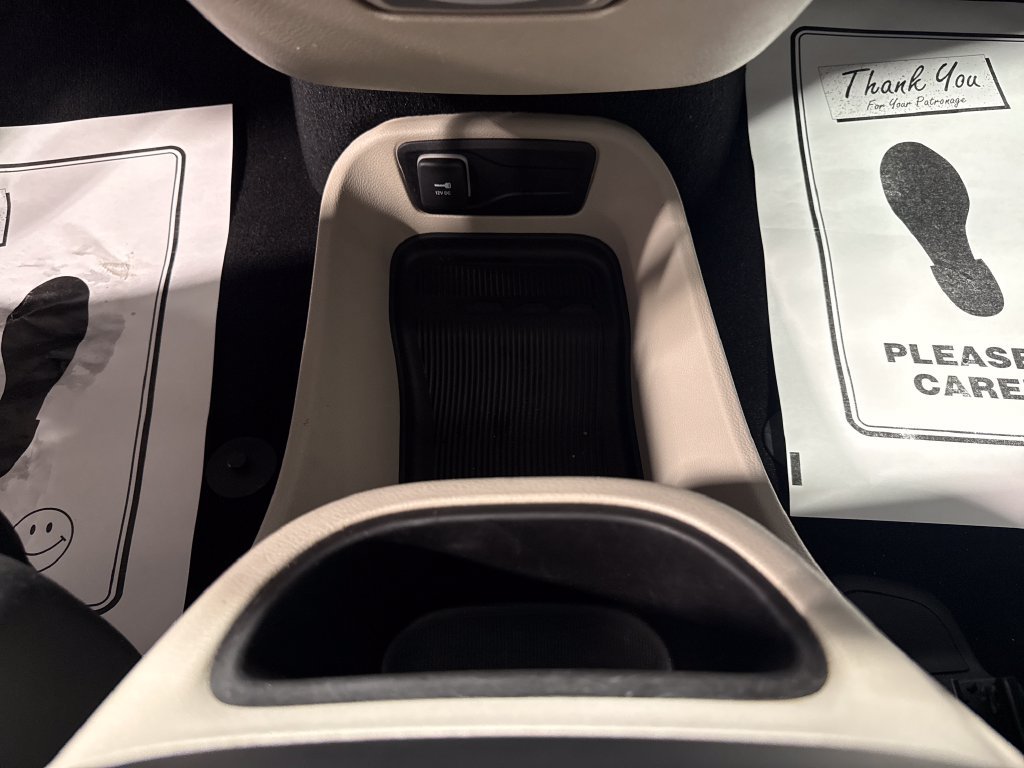 Used 2023 Chrysler Pacifica Touring-L FWD image 22