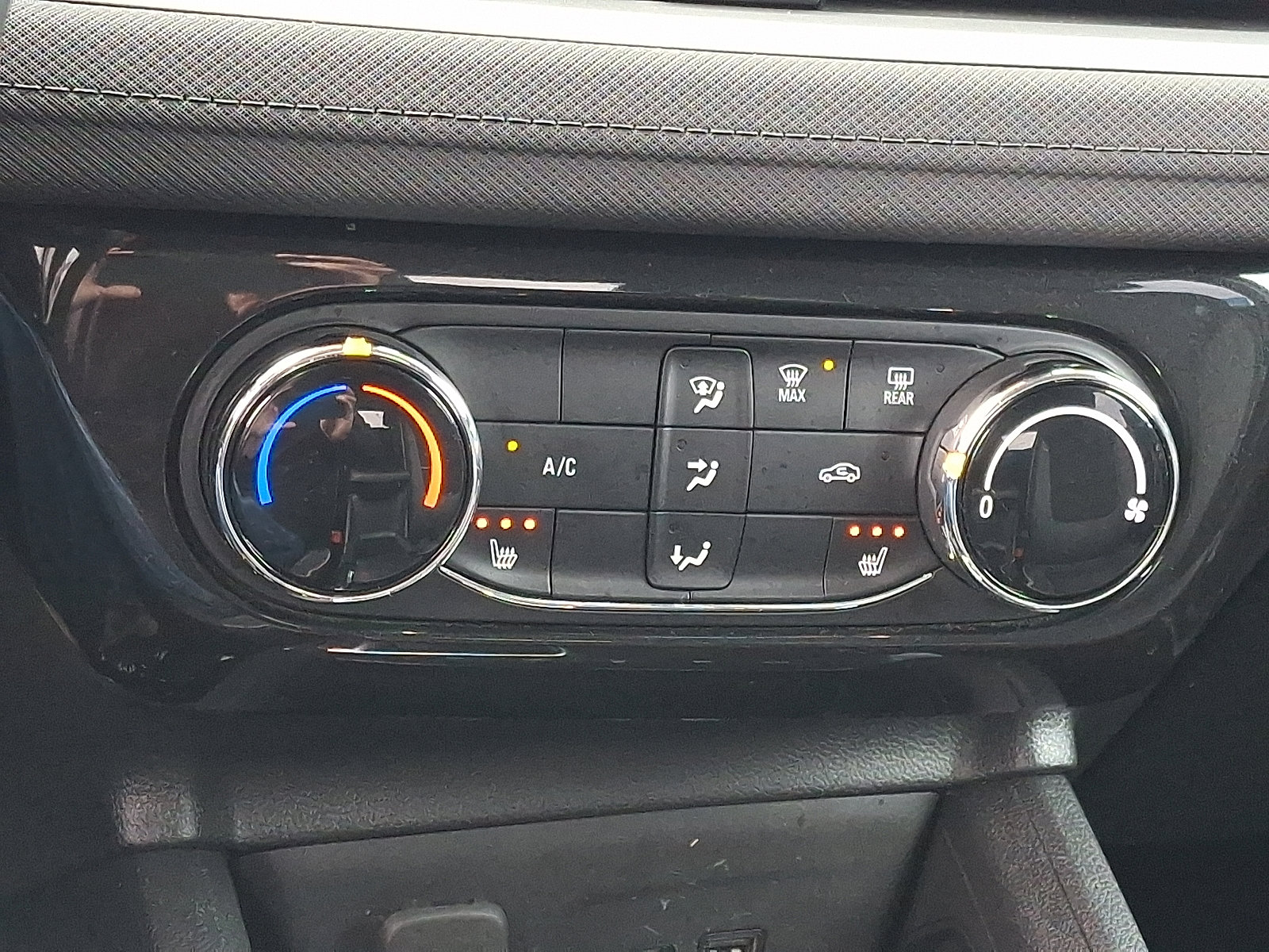 Used 2024 Chevrolet TrailBlazer LT w/ LT Cold Weather Package image 17