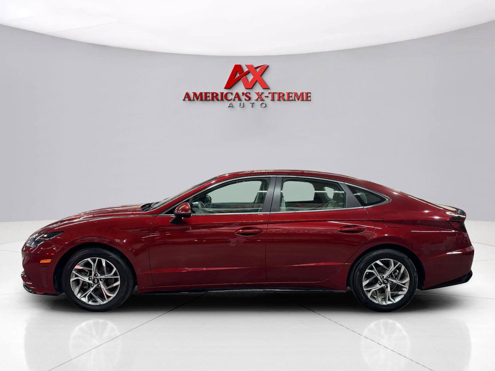 Used 2023 Hyundai Sonata SEL FWD image 2